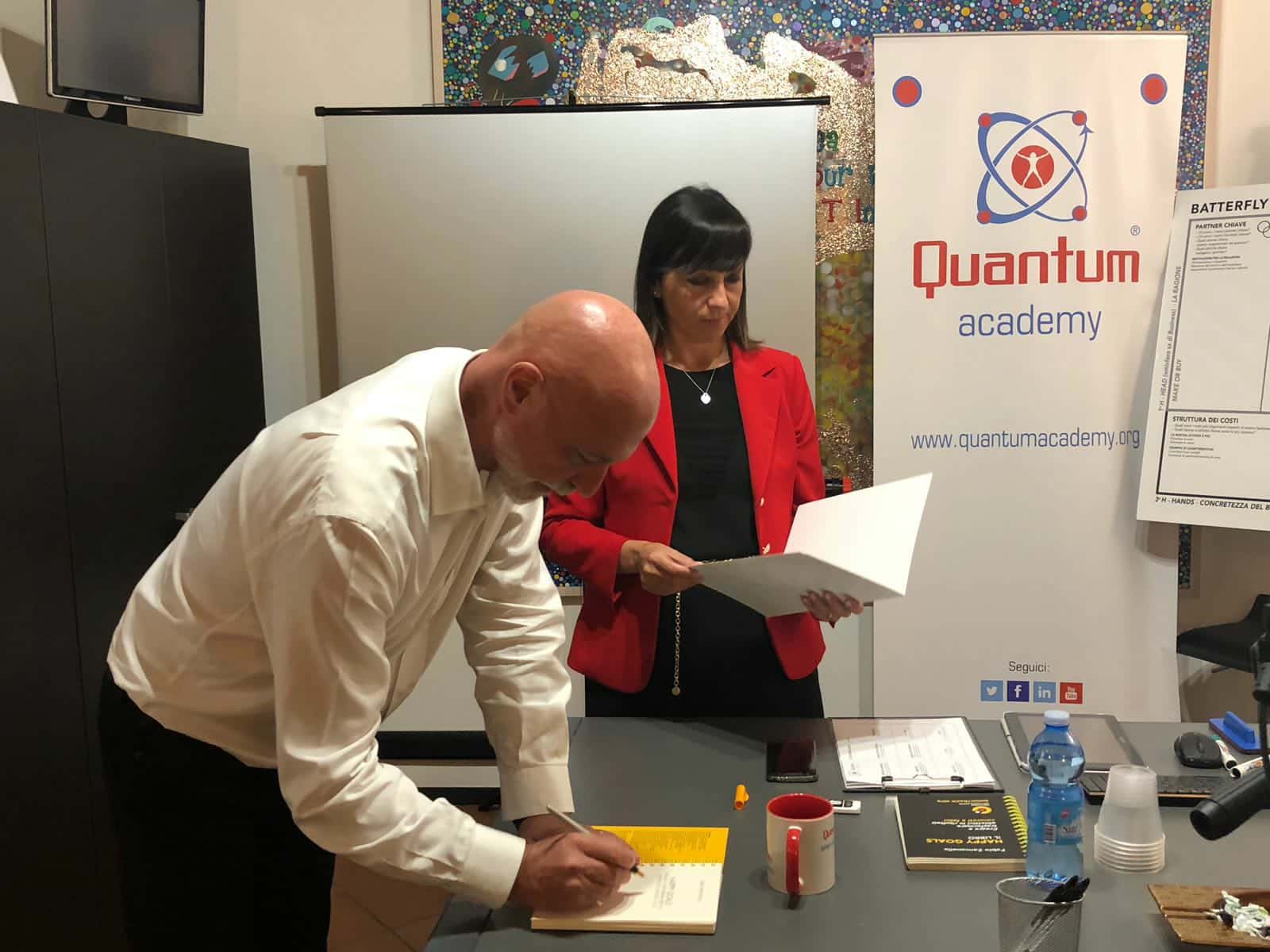 Luca Pellicari - Al lavoro con il team